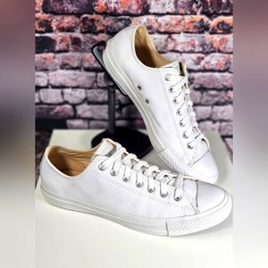 White leather Converse All-stars low